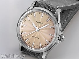Show product details for Sinn 556 I Sand Limited Edition on Strap