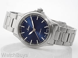 Show product details for Sinn 556 I B Blue Dial on H-Link Bracelet