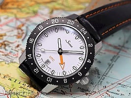 Show product details for Sinn 105 St Sa W UTC on Leather Strap