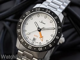 Show product details for Sinn 105 St Sa W UTC on H-Link Bracelet