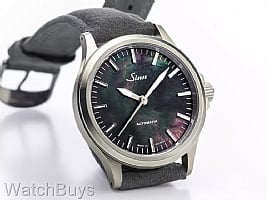 Show product details for Sinn 556 I MOP Black on Strap