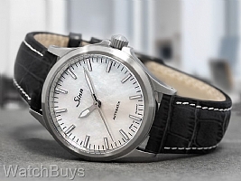 Show product details for Sinn 556 I MOP White on Strap